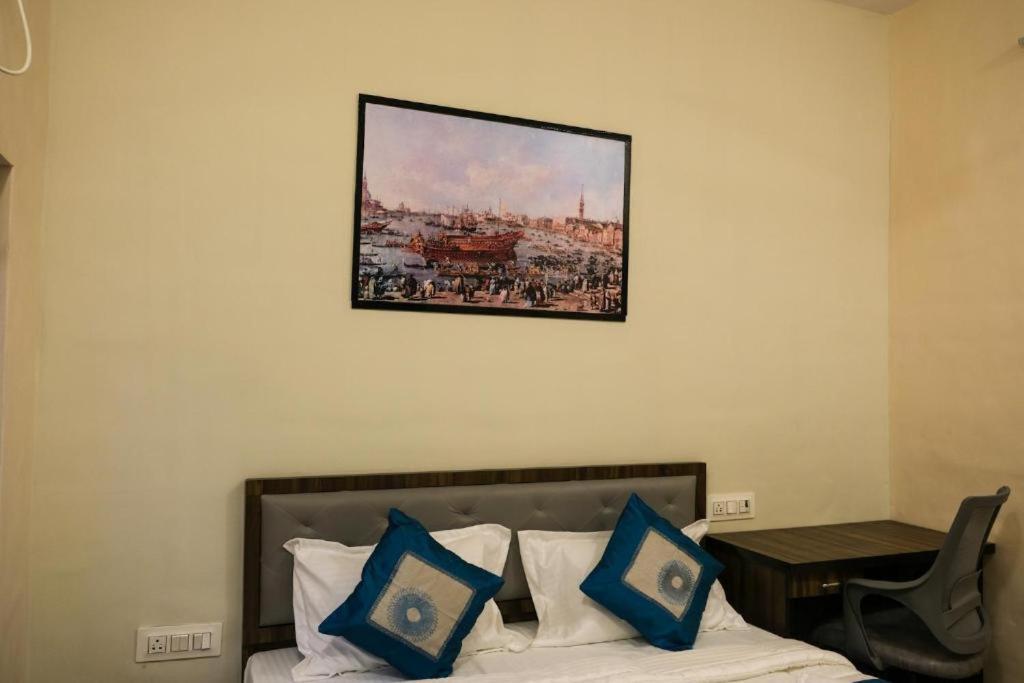 Hotel Vrc Мумбай Екстериор снимка