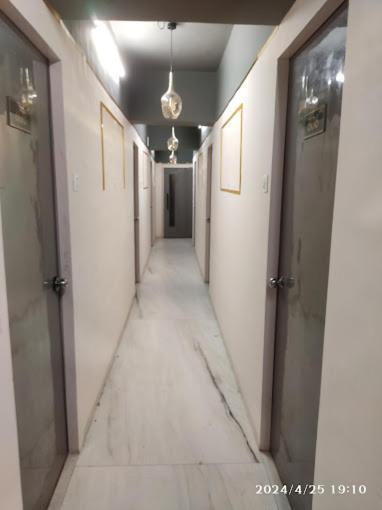 Hotel Vrc Мумбай Екстериор снимка