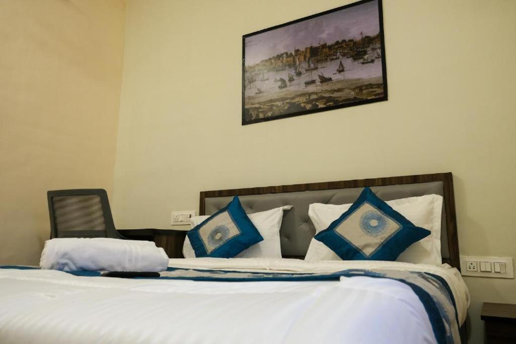 Hotel Vrc Мумбай Екстериор снимка